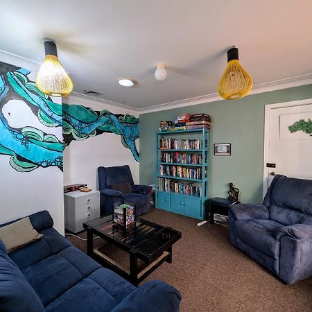 Ozzie Pozzie Backpackers Hostel พอร์ตแมคควอรี ภายนอก รูปภาพ