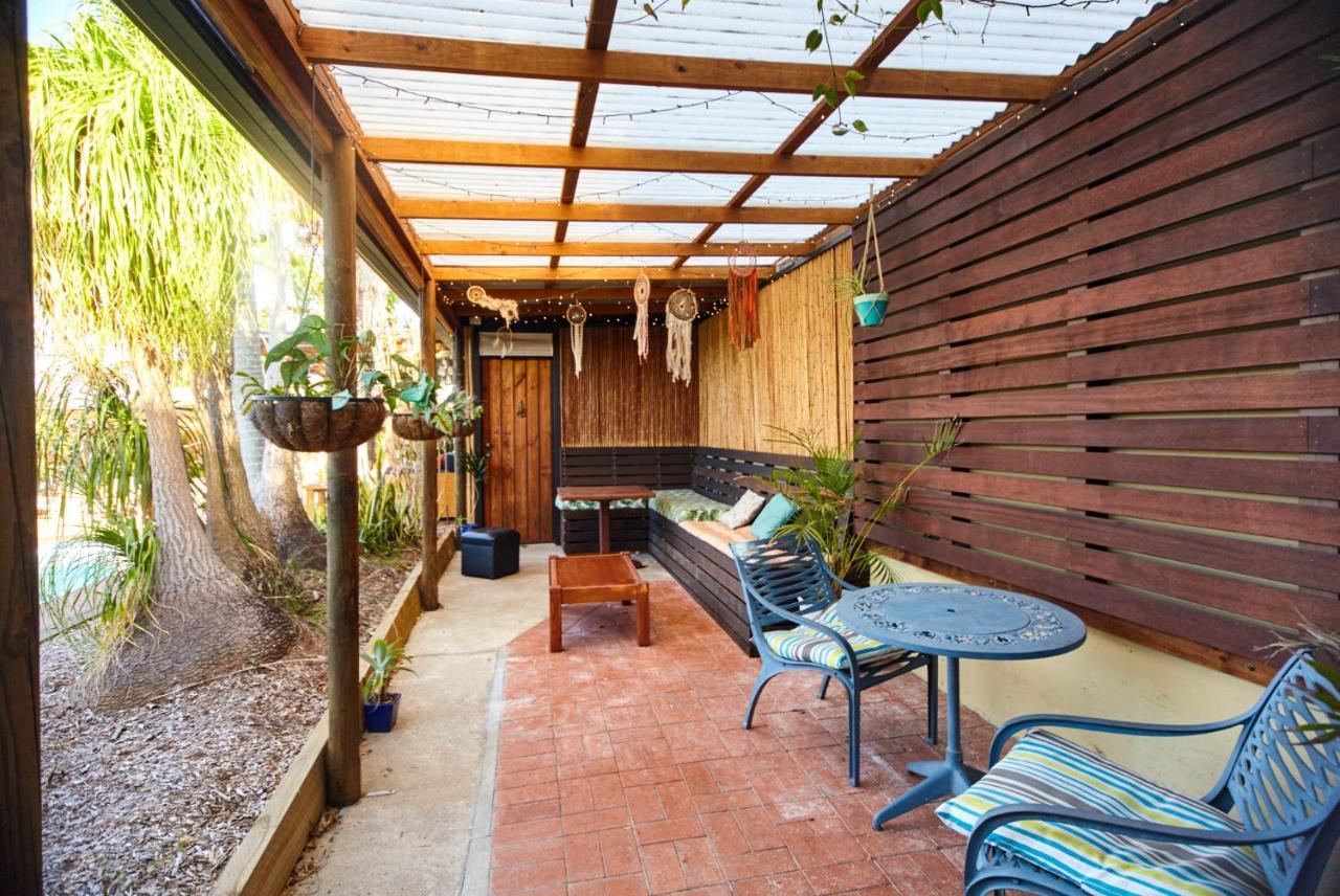Ozzie Pozzie Backpackers Hostel พอร์ตแมคควอรี ภายนอก รูปภาพ