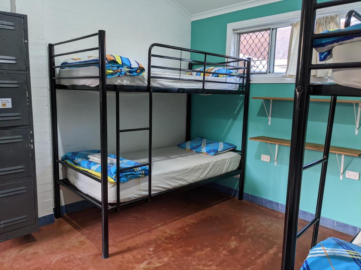 Ozzie Pozzie Backpackers Hostel พอร์ตแมคควอรี ภายนอก รูปภาพ