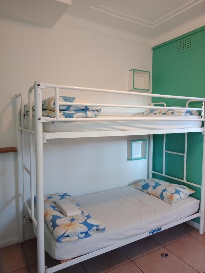 Ozzie Pozzie Backpackers Hostel พอร์ตแมคควอรี ภายนอก รูปภาพ