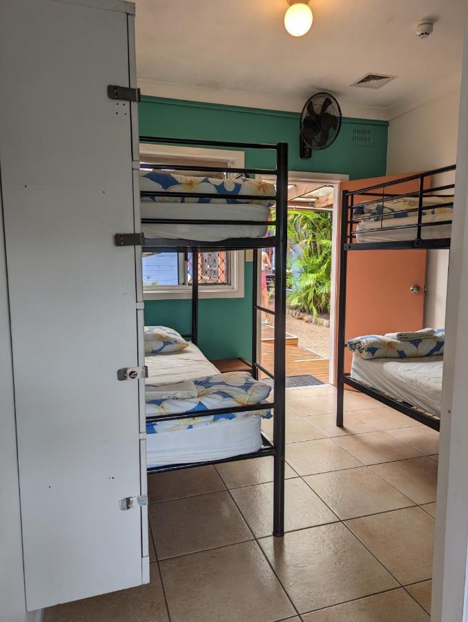 Ozzie Pozzie Backpackers Hostel พอร์ตแมคควอรี ภายนอก รูปภาพ