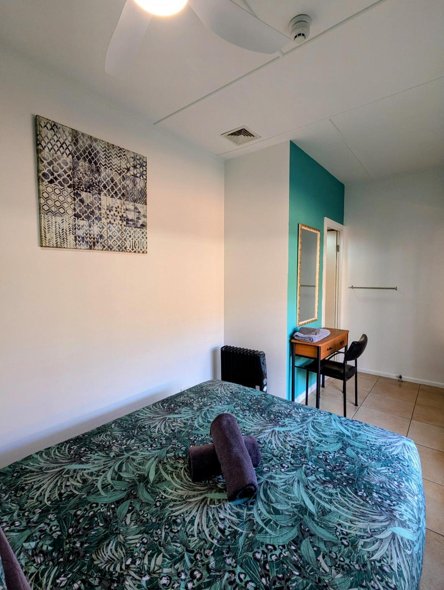 Ozzie Pozzie Backpackers Hostel พอร์ตแมคควอรี ภายนอก รูปภาพ