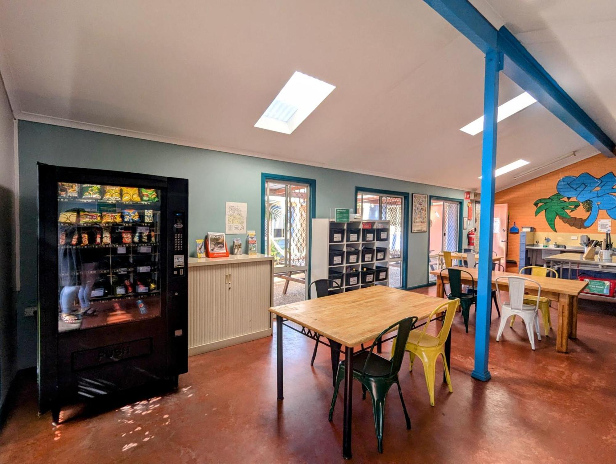 Ozzie Pozzie Backpackers Hostel พอร์ตแมคควอรี ภายนอก รูปภาพ