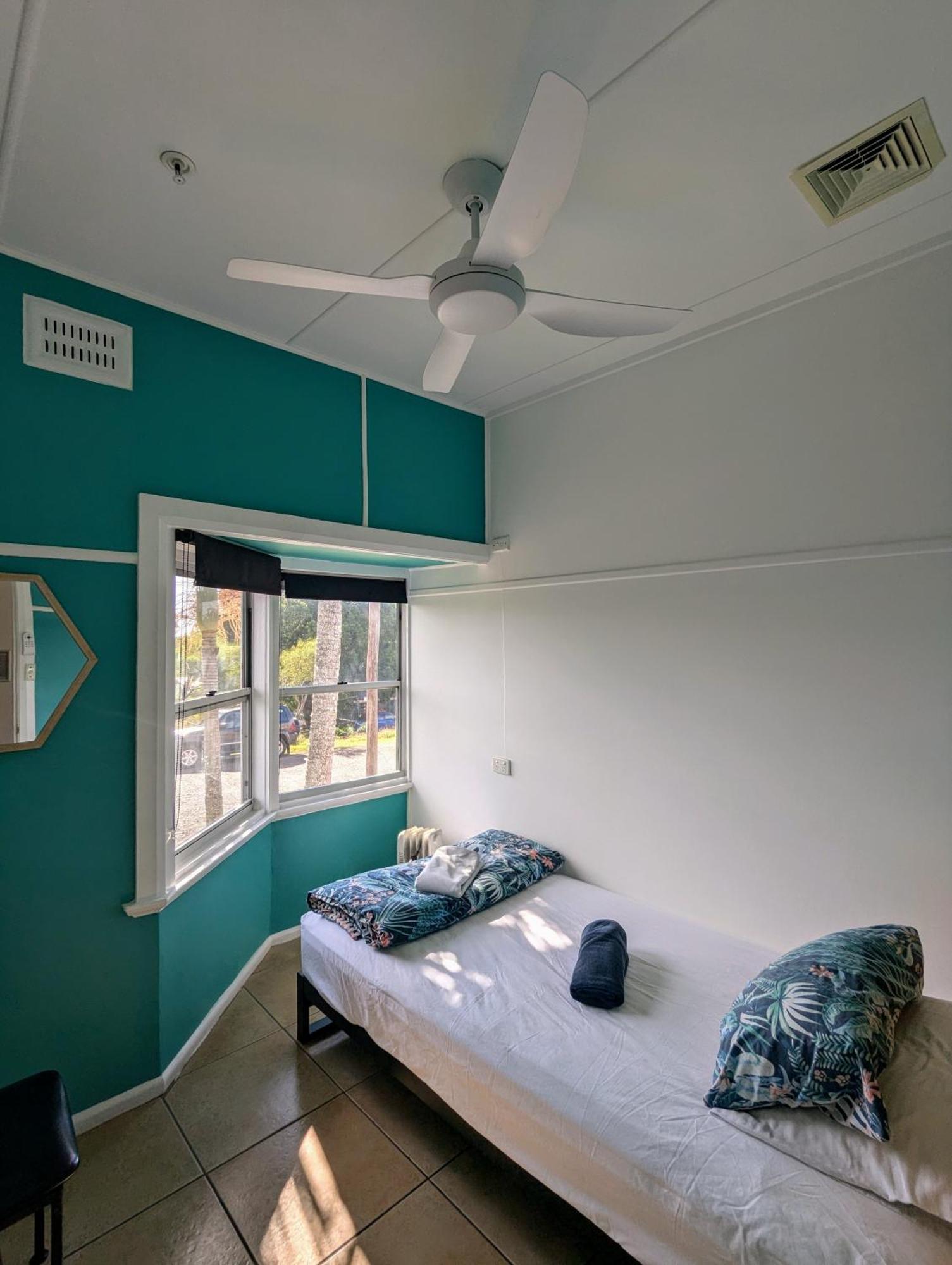 Ozzie Pozzie Backpackers Hostel พอร์ตแมคควอรี ภายนอก รูปภาพ