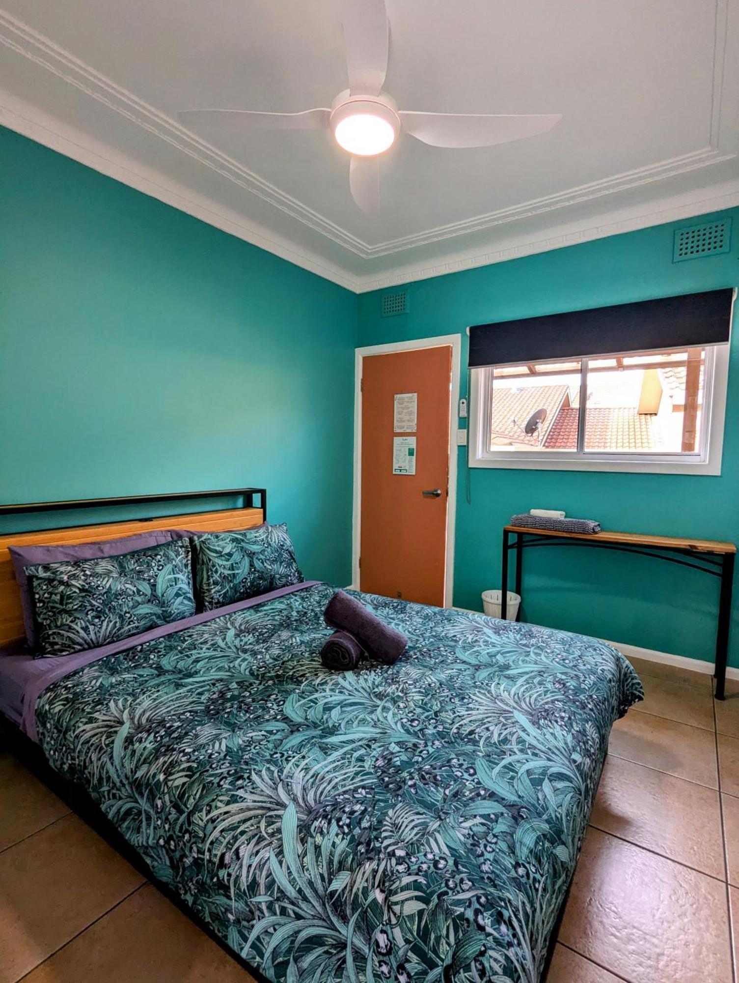 Ozzie Pozzie Backpackers Hostel พอร์ตแมคควอรี ภายนอก รูปภาพ