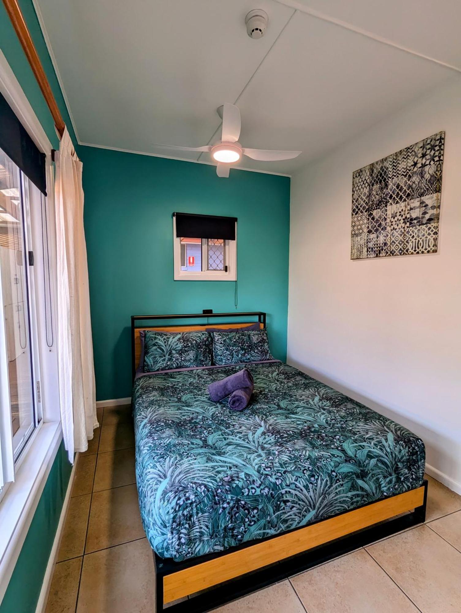 Ozzie Pozzie Backpackers Hostel พอร์ตแมคควอรี ภายนอก รูปภาพ