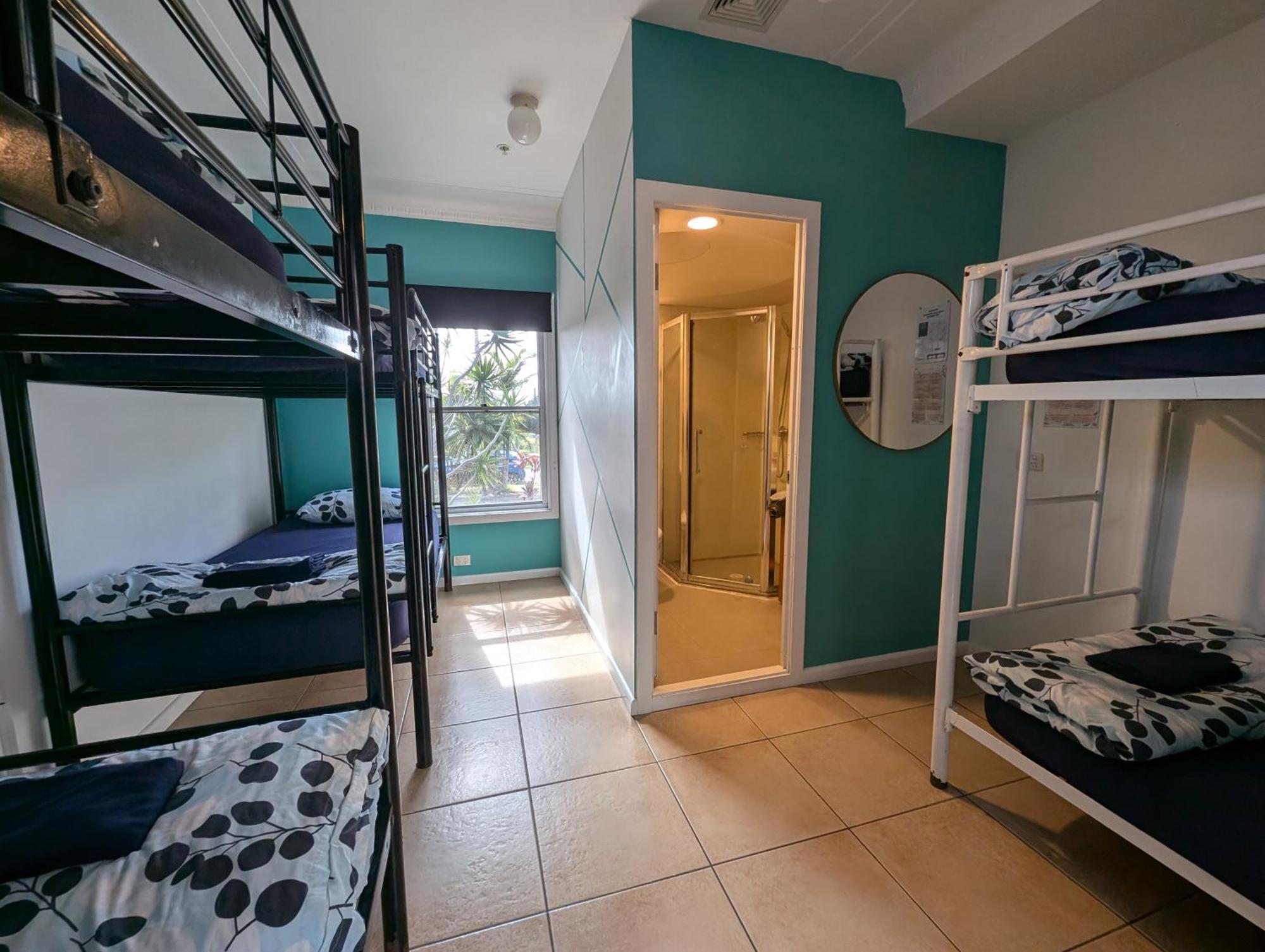 Ozzie Pozzie Backpackers Hostel พอร์ตแมคควอรี ภายนอก รูปภาพ
