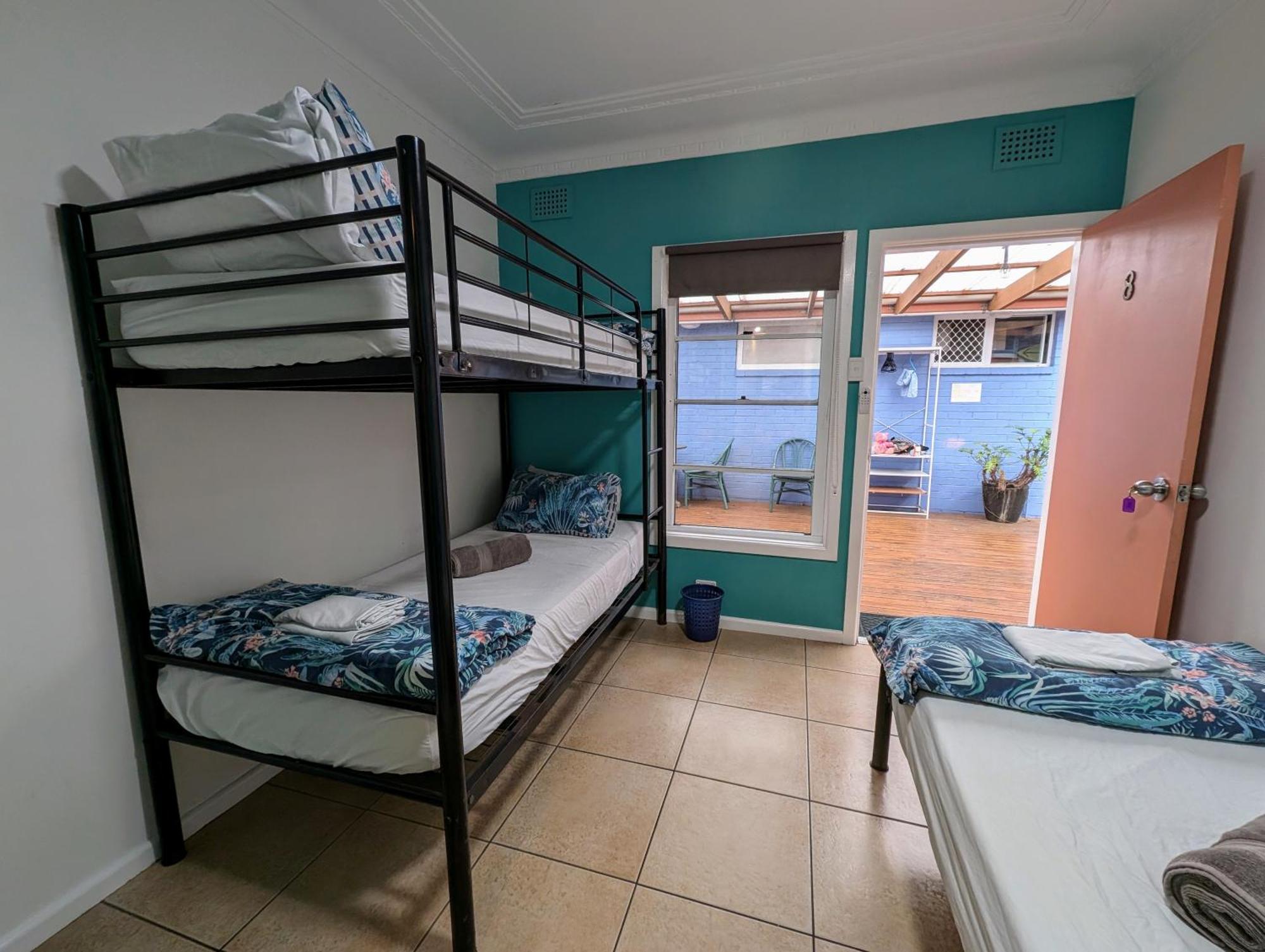 Ozzie Pozzie Backpackers Hostel พอร์ตแมคควอรี ภายนอก รูปภาพ