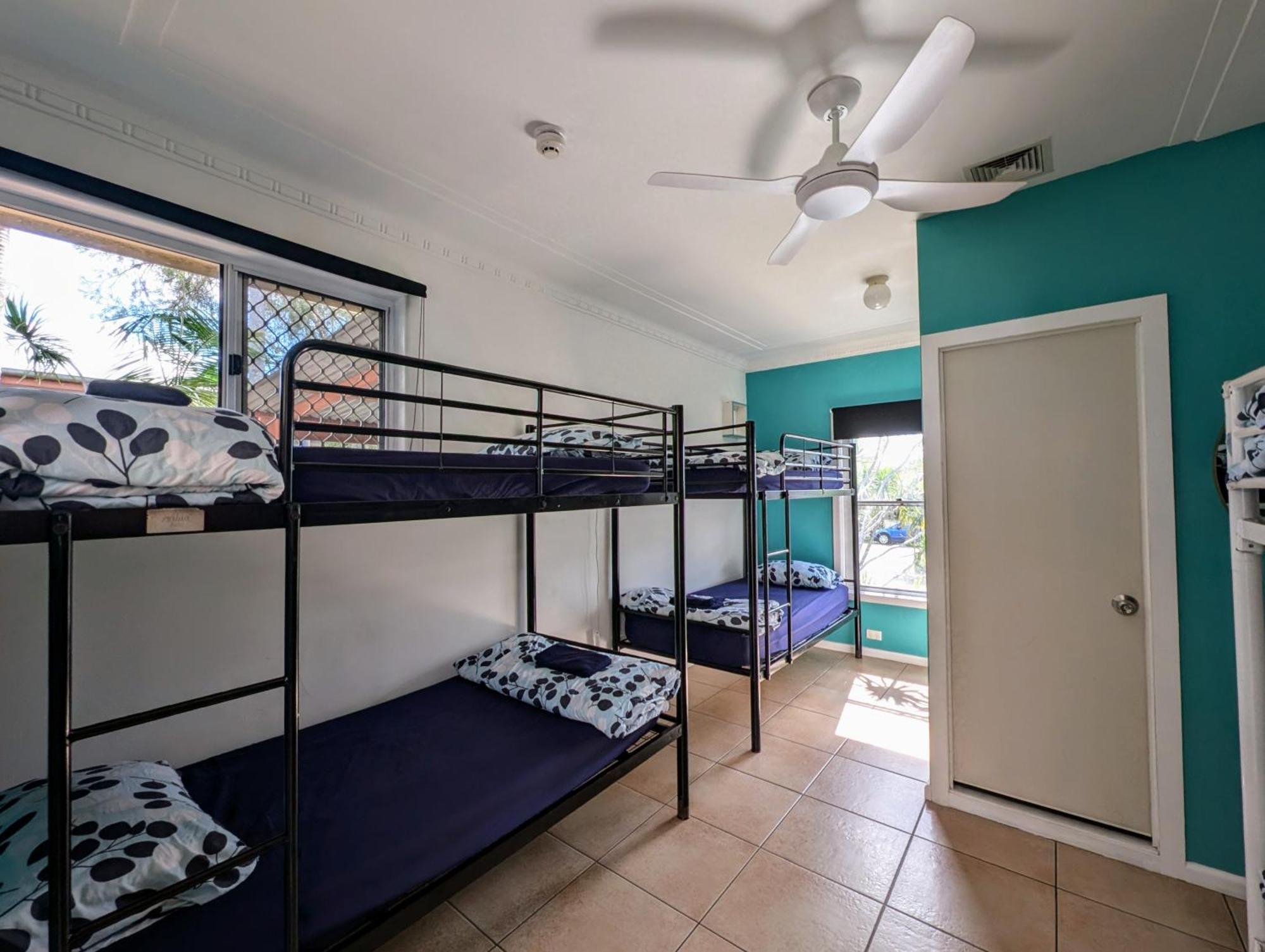 Ozzie Pozzie Backpackers Hostel พอร์ตแมคควอรี ภายนอก รูปภาพ