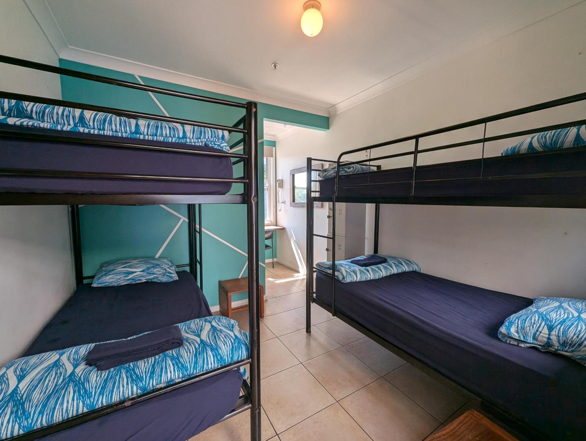 Ozzie Pozzie Backpackers Hostel พอร์ตแมคควอรี ภายนอก รูปภาพ