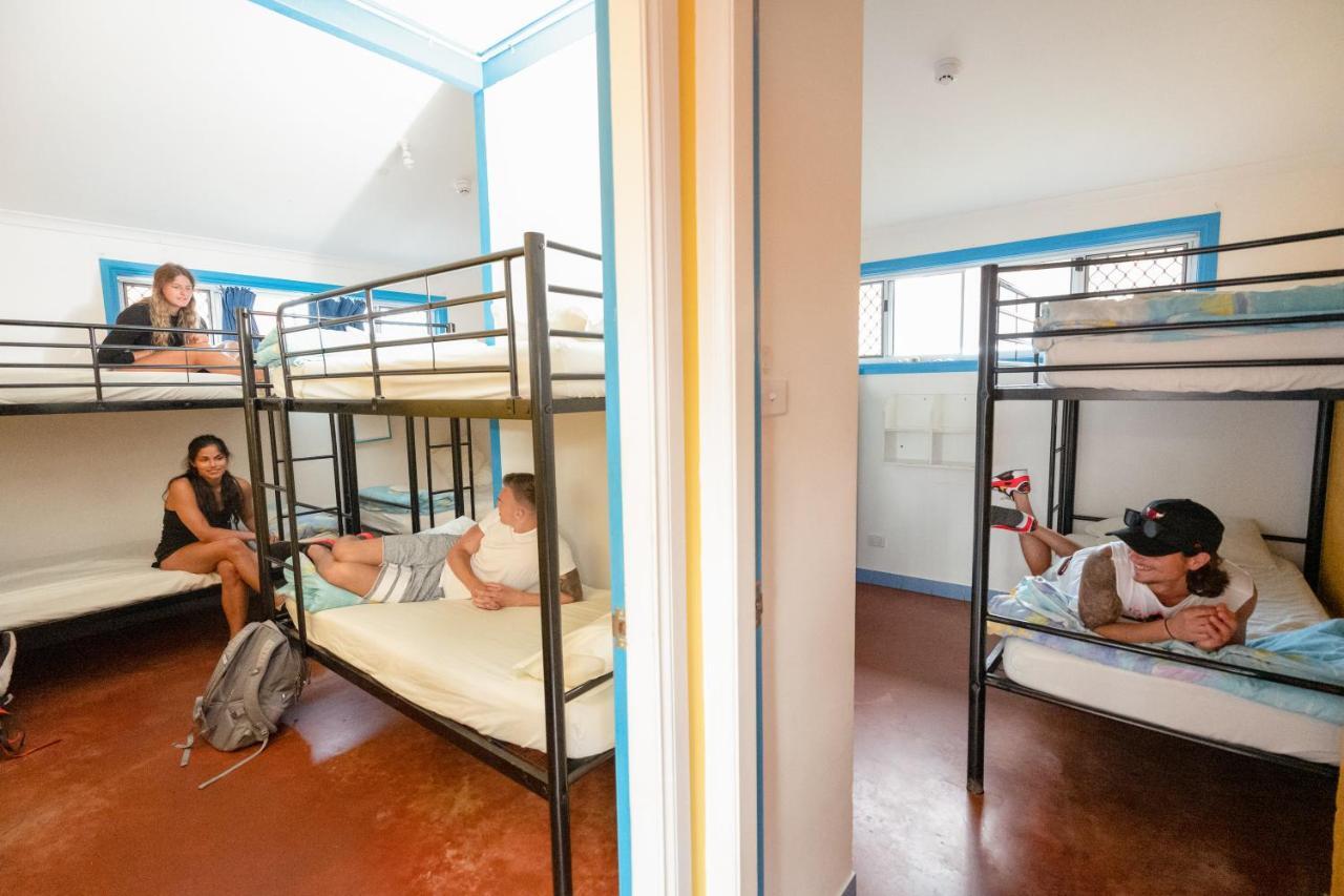 Ozzie Pozzie Backpackers Hostel พอร์ตแมคควอรี ภายนอก รูปภาพ